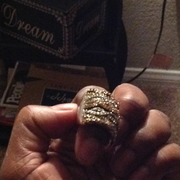 Jewelry - Picture 3 of 3